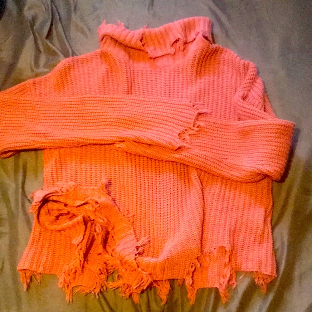 Pink distressed turtleneck 💓